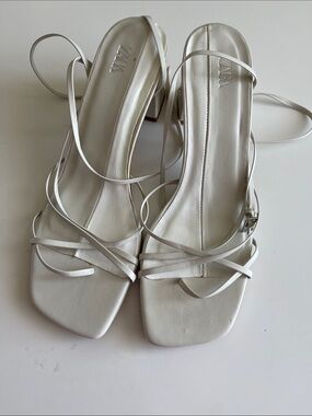 Zara Women's Elegant Cream Sandals